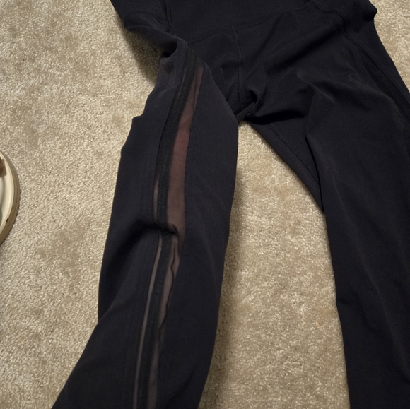 Lululemon nulu mesh panels high rise crop - Picture 3 of 7